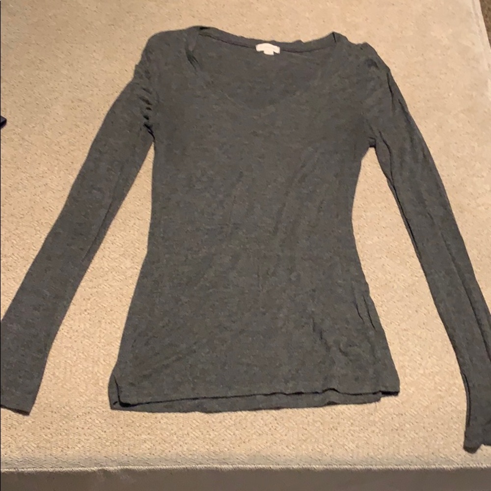 Long sleeve T-shirt.